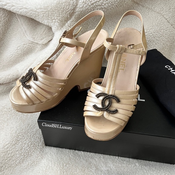 Auth Chanel Classic CC Logo Beige Patent Leather Wedge Sandals- Size 36 - Picture 2 of 12